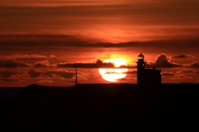 爱游戏综合娱乐-后防线失误率下降源自训练中对盯人战术的强化与复盘总结，后防线最强的球队