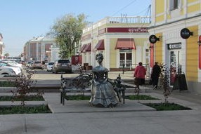 AYX体育-城市马拉松摄影作品展吸引民众参与，马拉松展示城市形象